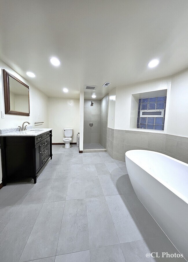 Building Photo - 2307 N Spaulding Ave