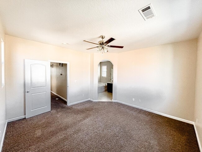 Building Photo - 5537 N Gates Ave