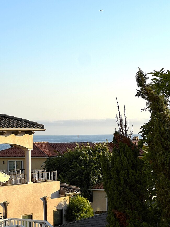 Building Photo - 5726 La Jolla Blvd