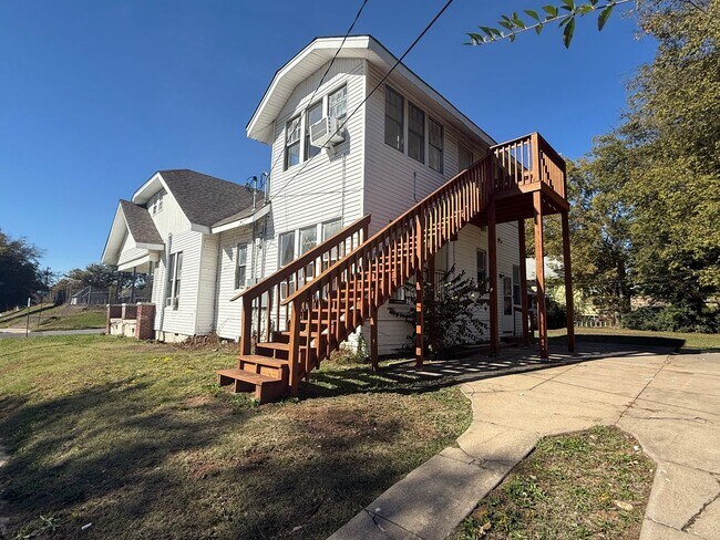 Building Photo - 1923 S Izard St