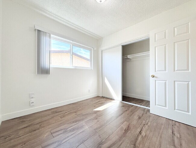 Building Photo - 820 Oakwood St