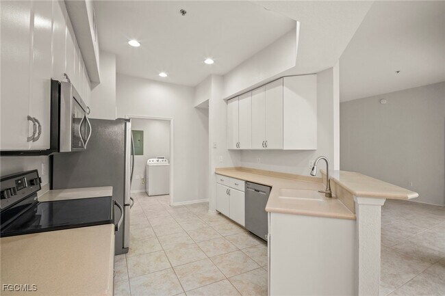 Building Photo - 9220 Belleza Way