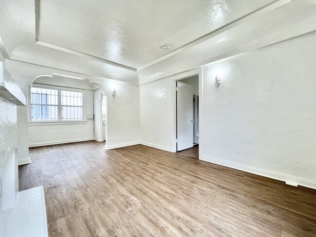 Building Photo - 1321 E 48th St