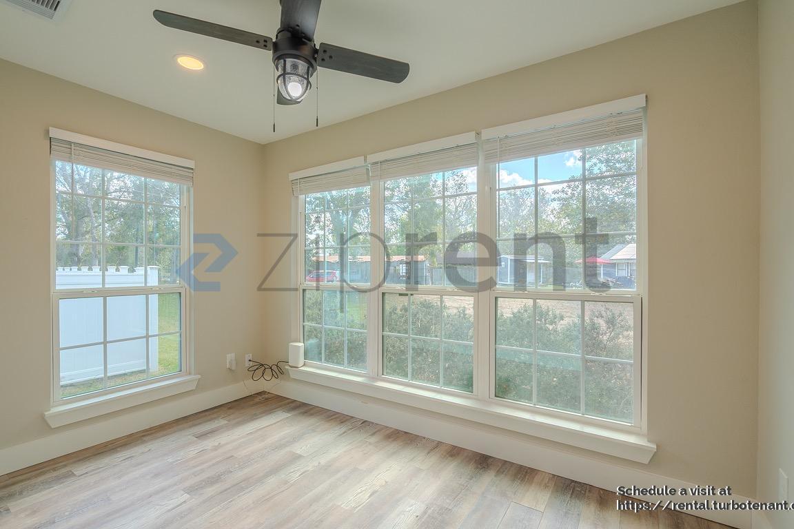 Building Photo - 722 Riveredge Dr