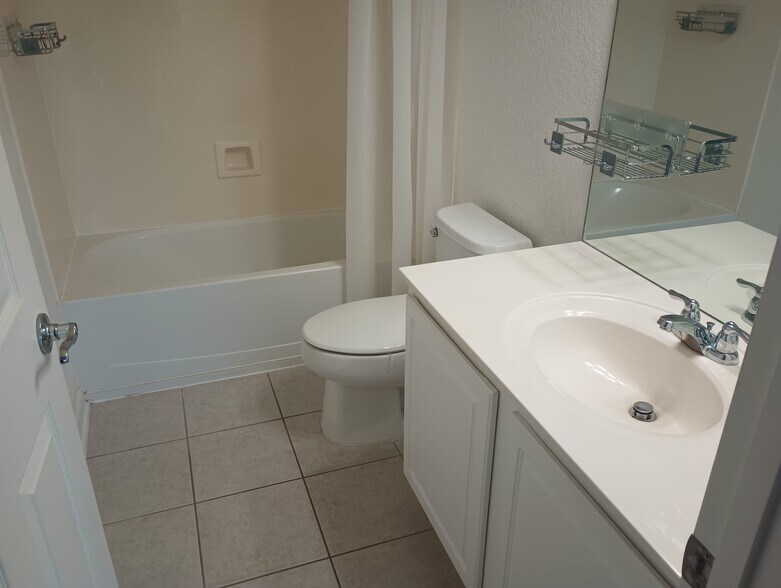 Building Photo - 1425 Shallcross Ave