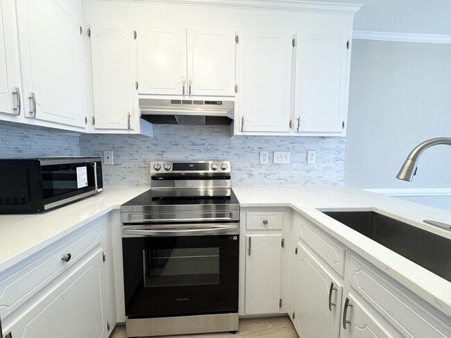 Building Photo - 3900-3AA4 Sterling Pointe Dr