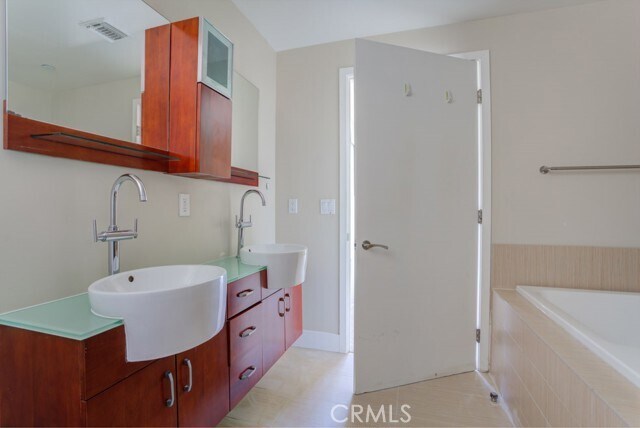 Building Photo - 1737 Colby Ave