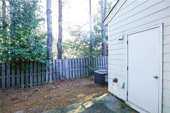 Building Photo - 4082 Howell Park Rd