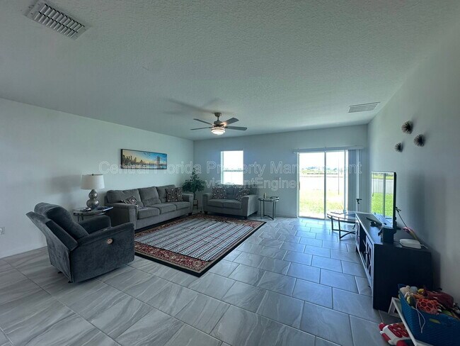 Building Photo - 373 Pineywoods St