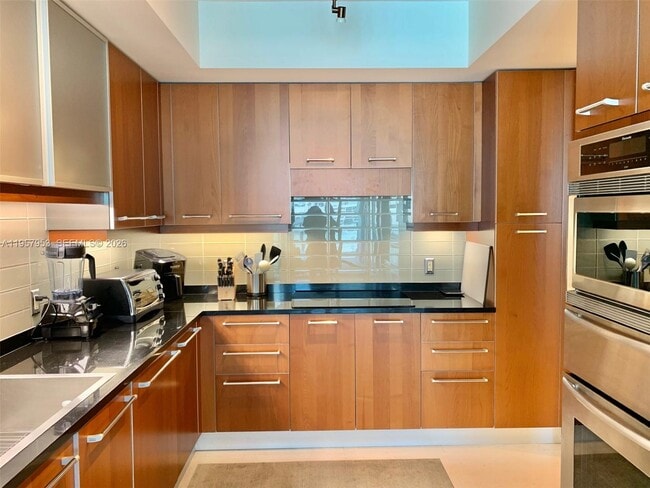 Building Photo - 3101 S Ocean Dr