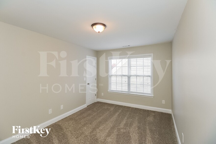 Building Photo - 54 Village Park Dr