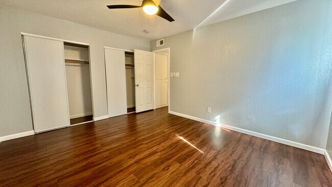 Building Photo - Gorgeous, renovated 4-bedroom home central...