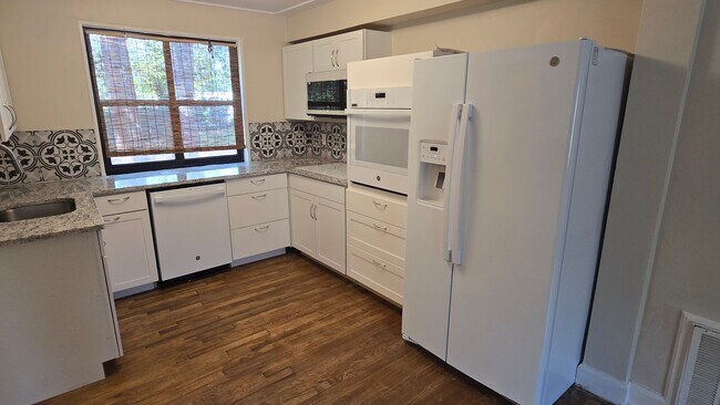 Building Photo - Hampton Hills subdivision. Close to Ft. Ja...