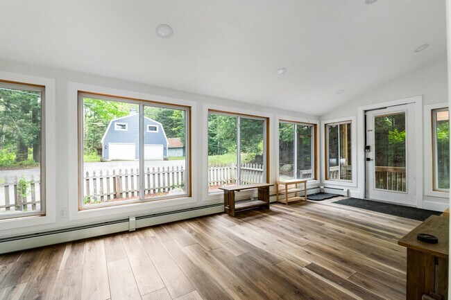 Building Photo - 6 Paquette Ln