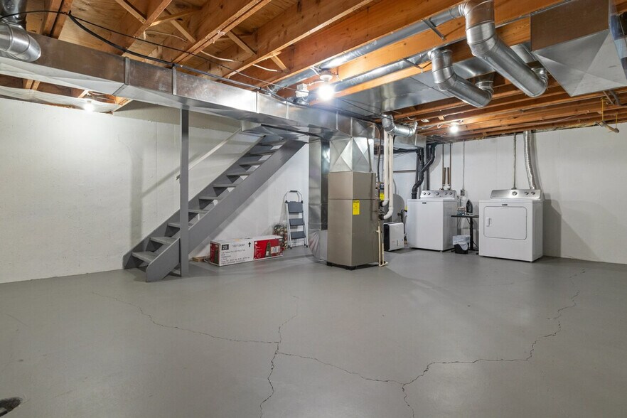 Building Photo - 1800 E Northland Ave