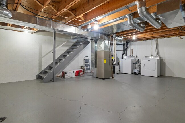 Building Photo - 1800 E Northland Ave