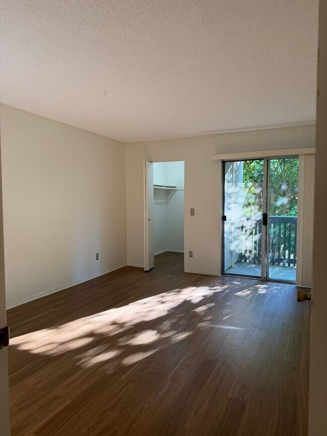 Building Photo - Luxury Living at The Estates Condominium Complex – 2 Bedroom, 2 Bathroom