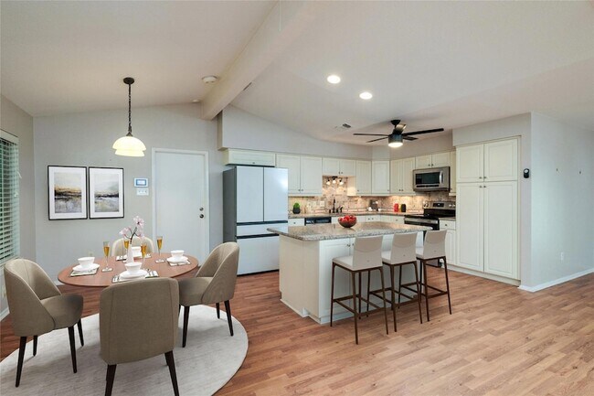 Building Photo - 624 Cimarron Trail