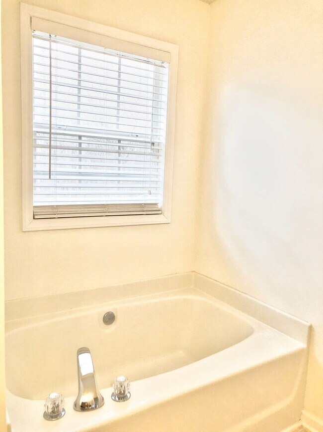 Building Photo - APPLICATION RECEIVED! Beautiful Must See 3 Bedroom with Deck and Garage, minutes from Duke!