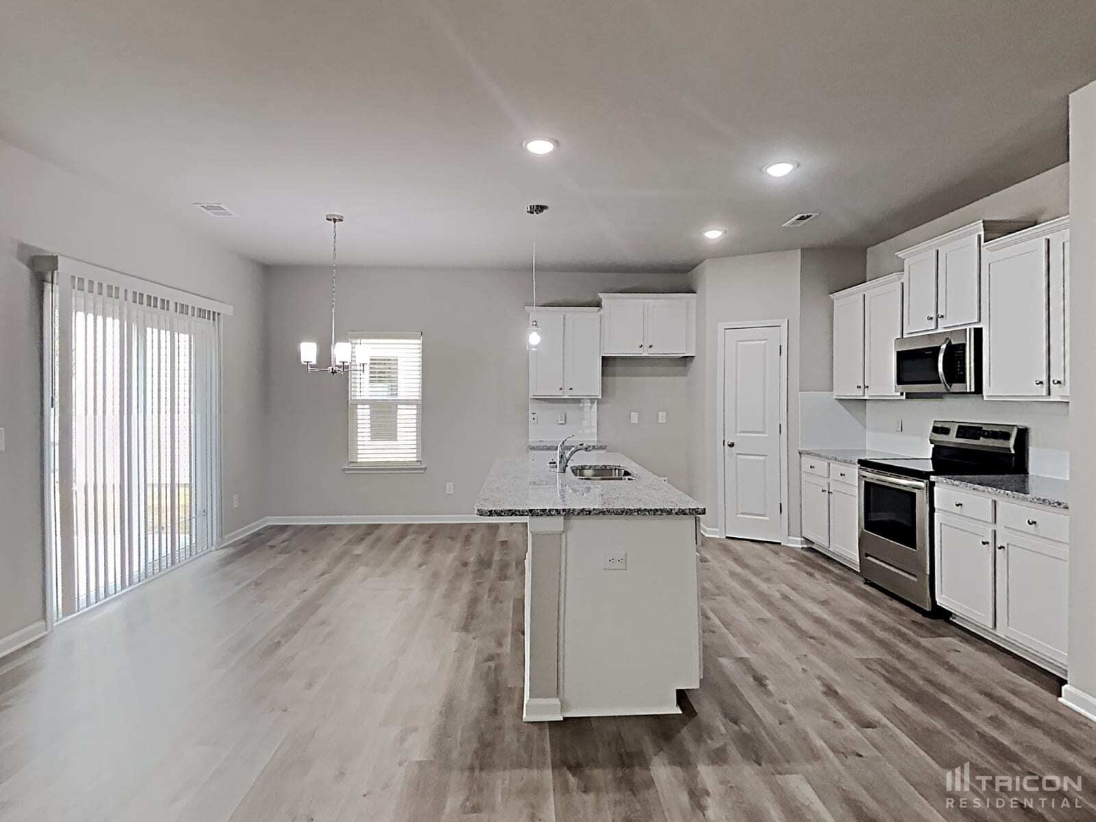 Building Photo - 221 Spring Knoll Dr
