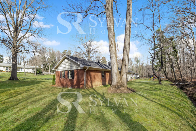 Building Photo - Nice brick home with beautiful curb appeal