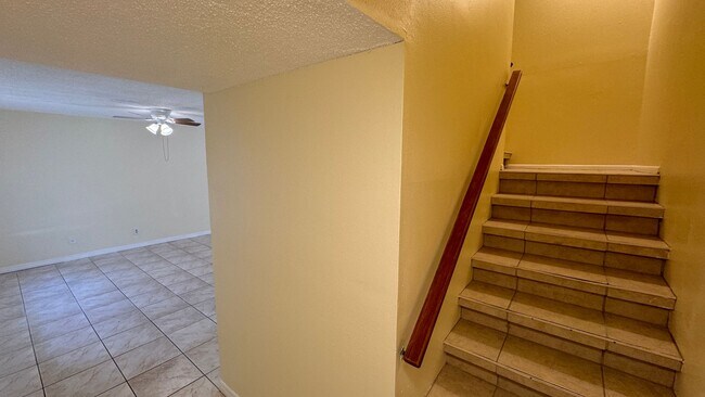 Building Photo - Unfurnished Annual Rental Now.