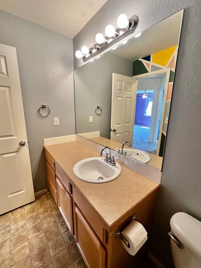 Building Photo - Beautiful 3 bed 2.5 Bath Home in East Loveland, CO!