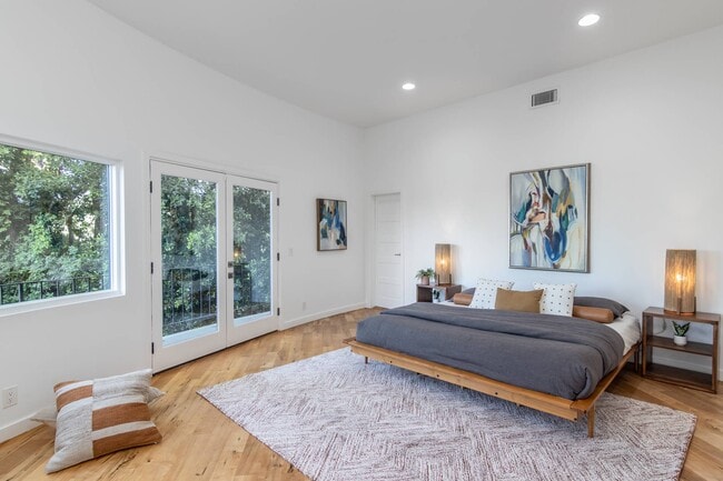 Building Photo - 3828 Alomar Dr