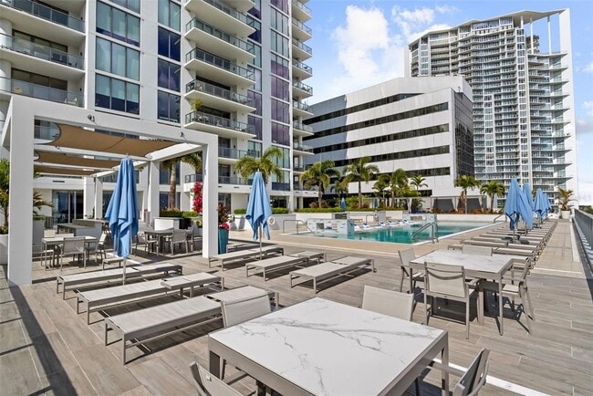 Building Photo - 301 1st St S