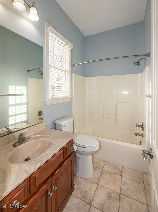 Building Photo - 4025 Meadowvale Ct