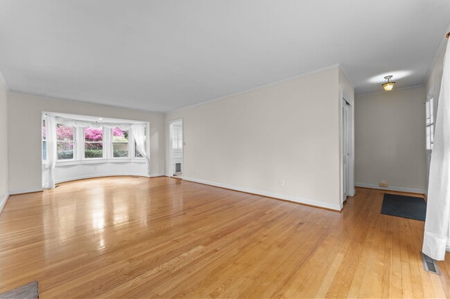 Building Photo - 1055 Inverness Rd