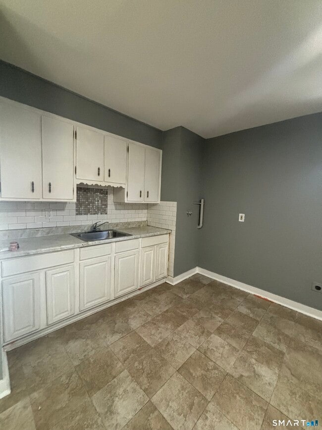 Building Photo - 295 Shelton St