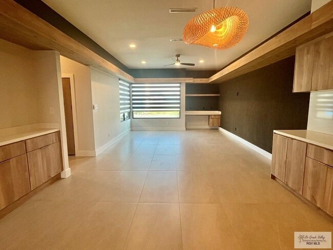 Primary Photo - 4610 Juniper Cir