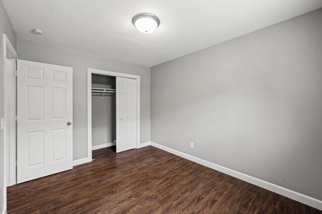 Building Photo - Spacious 1BR/1Bath apartment Available Ear...