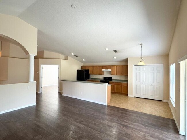 Building Photo - 205 Pima Trail