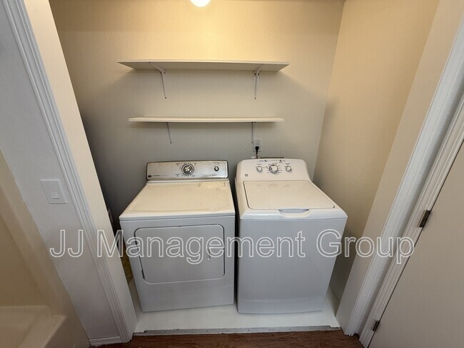 Building Photo - 1227 2nd St