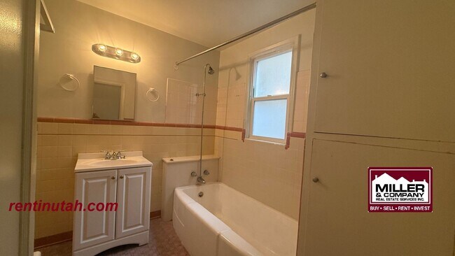 Building Photo - 813 E 100 S
