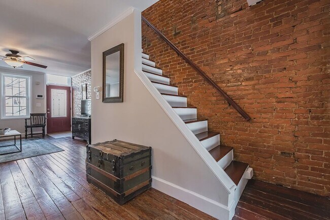 Building Photo - 2214 Pemberton St