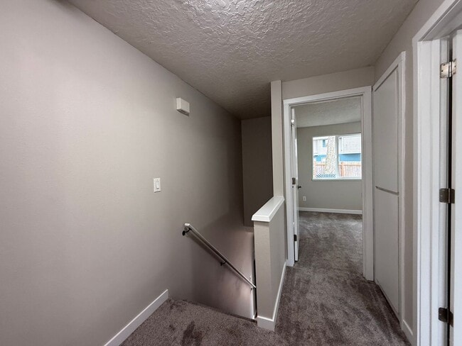 Building Photo - NOW SHOWING - RENOVATED Townhome Style Apartment In Raleigh Hills - See Listing for DETAILS and S...