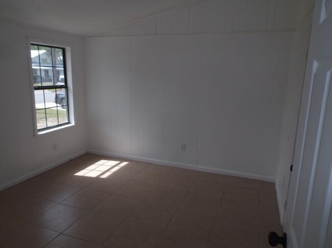 Building Photo - 808 Penny Pl