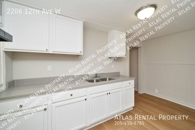 Building Photo - 2206 12th Ave W