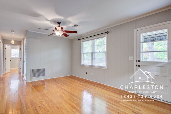 Building Photo - 1502 Woodcrest Ave