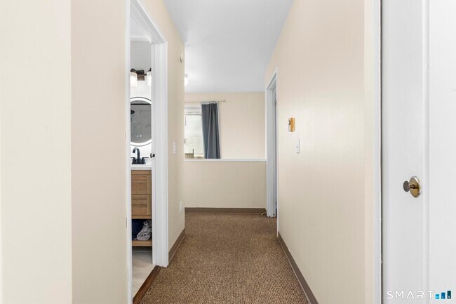 Building Photo - 84 Taylor Ave