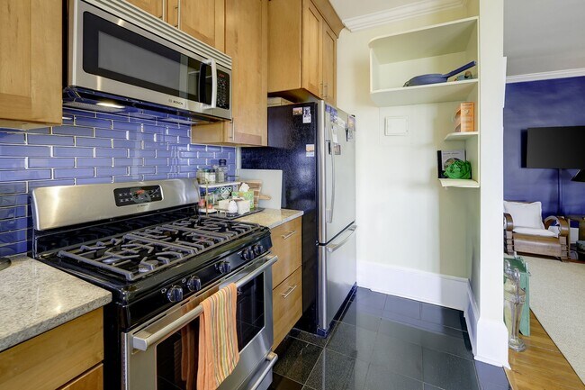 Building Photo - Great Luxury 1 Bedroom 1 Bath on Connecticut Ave in Kalarama