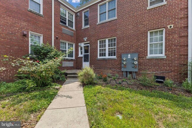 Building Photo - 3401 Commonwealth Ave
