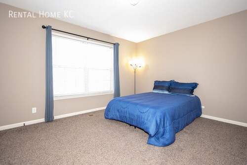 Building Photo - 705 N Findley-
