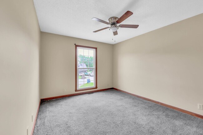 Building Photo - 532 Brentwood Cir