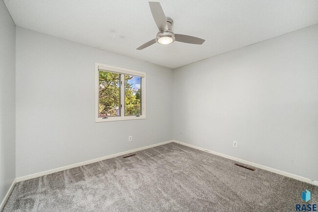 Building Photo - 2412 S Sheffield Cir