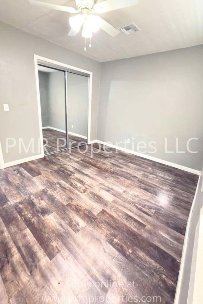 Building Photo - 4 Bedrooms / 2.5 Bathrooms House