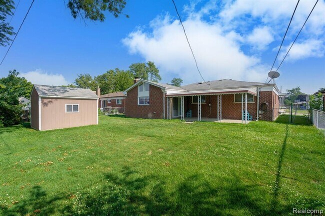 Building Photo - 13103 Iowa Dr